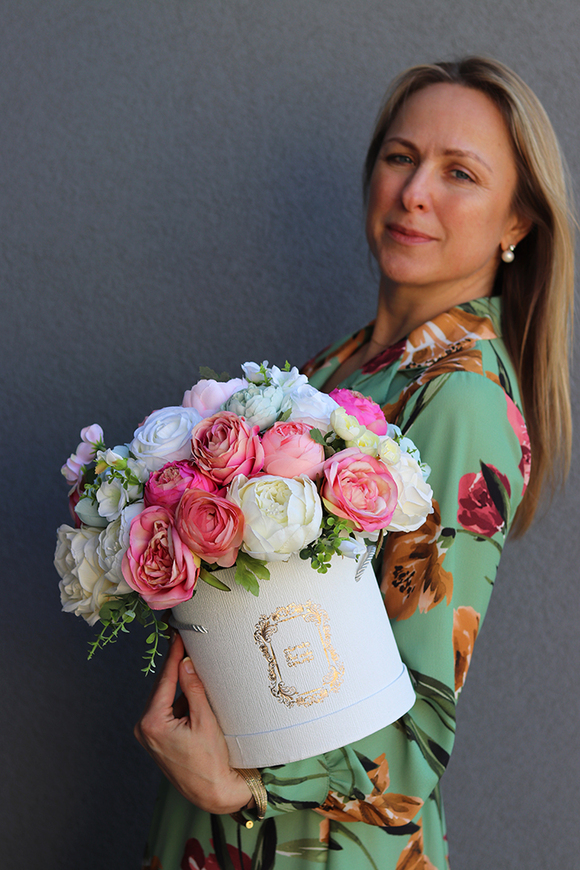 Bella New, kompozycja kwiatowa / bukiet flowerbox, wys.34cm