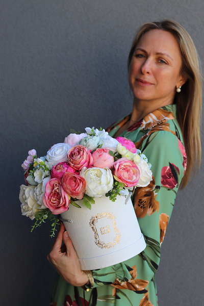 Bella New, kompozycja kwiatowa / bukiet flowerbox, wys.34cm