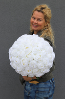 Black Roses II, welurowy flowerbox z różami, wys.42cm, śr.38cm