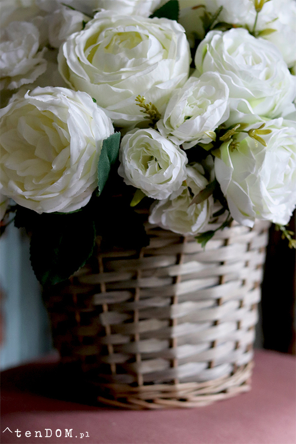 kosz pełen białych kwiatów Dorotea, wym.37x35cm 