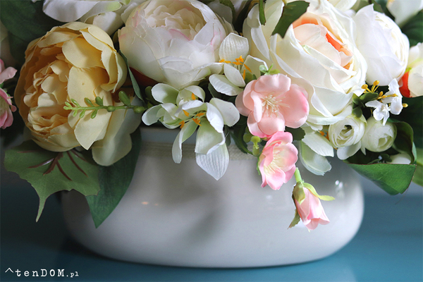 Arroyo, bogata kompozycja kwiatowa na stół, wym.26x46cm