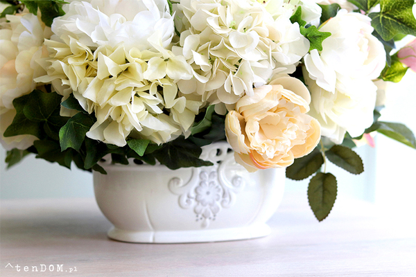 elegancka kompozycja kwiatowa, Queen Magnolia, wym.35x52cm