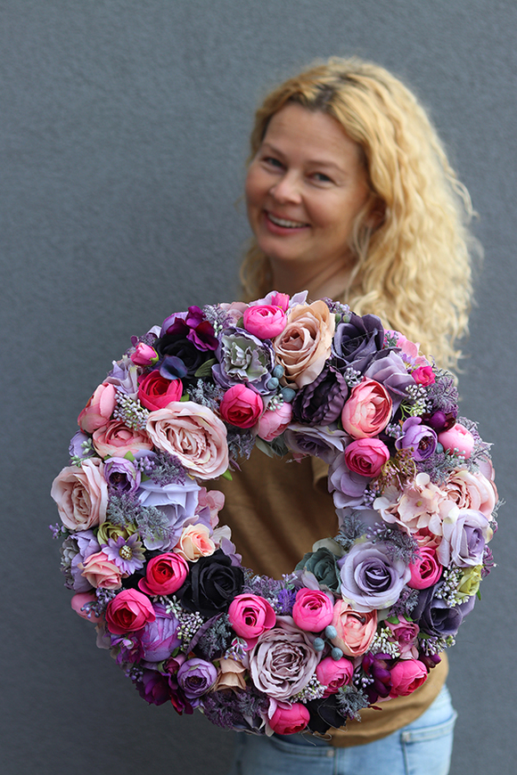 bardzo efektowny wianek Pranella Pink & Violet, śr.40cm