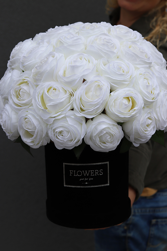 Black Roses II, welurowy flowerbox z różami, wys.42cm, śr.38cm