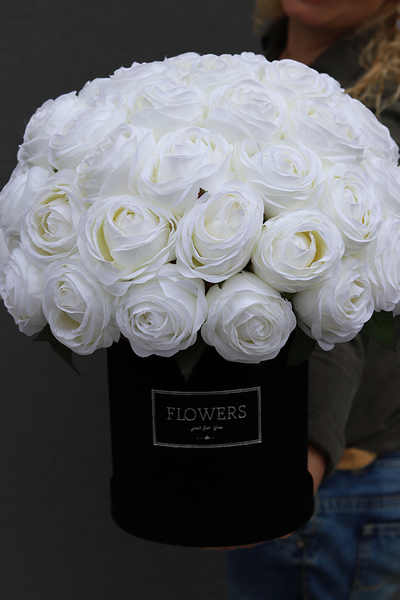 Black Roses II, welurowy flowerbox z różami, wys.42cm, śr.38cm