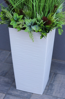 Anna Modern White, kompozycja z traw w dłutowanej donicy, wys.160cm
