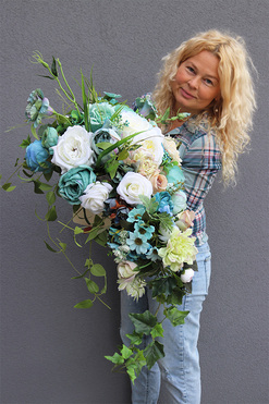 asymetryczna kompozycja kwiatowa, Blue Refilia, wym.40x80cm