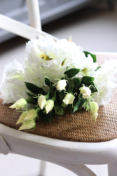 bukiet eustomy na piku, biel, 12szt. dł.47cm