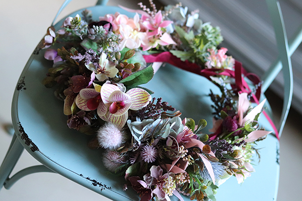 Jasmina Big, barwny wianek na głowę ze sztucznych kwiatów, rozmiar uniwersalny 