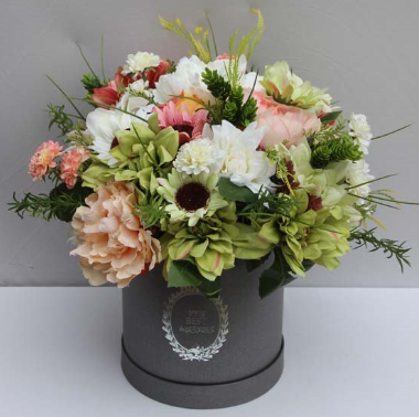 Bethany, kompozycja kwiatowa, flowerbox, wys.36cm