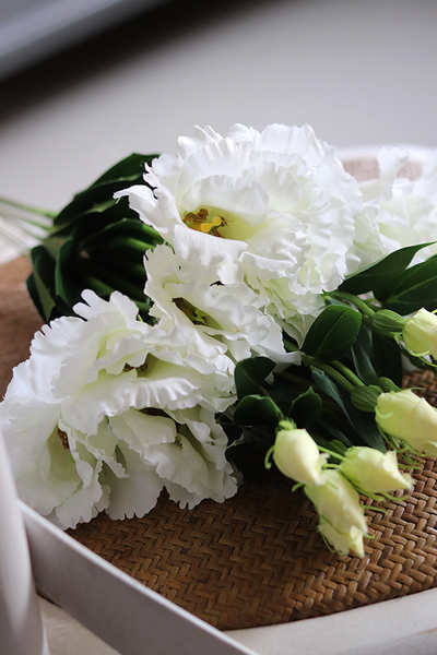 bukiet eustomy na piku, biel, 12szt. dł.47cm