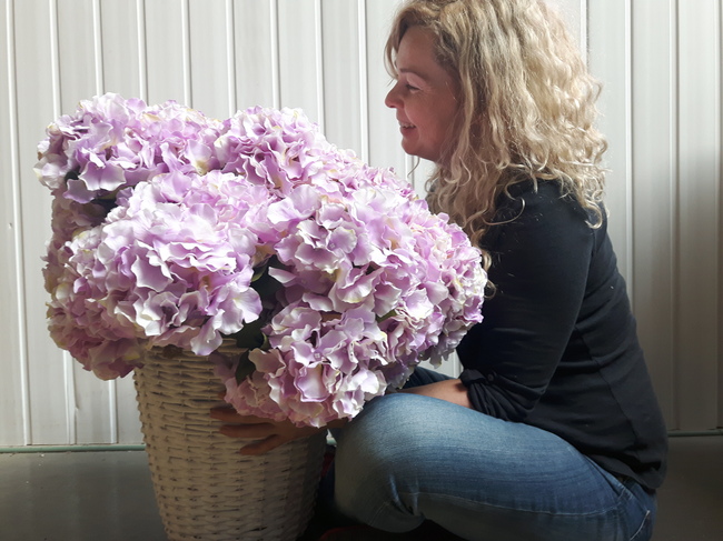 bogaty kosz ze szlachetnymi hortensjami Pink Ocean 65x60cm 