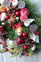 elegancka świąteczna dekoracja / wianek na drzwi Zimowe Klimaty, śr.27 cm