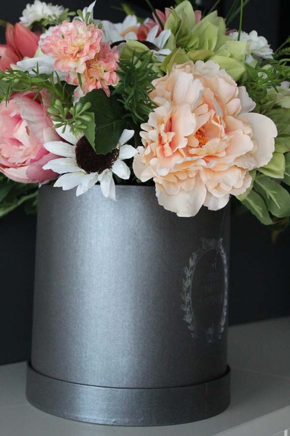 Bethany, kompozycja kwiatowa, flowerbox, wys.36cm