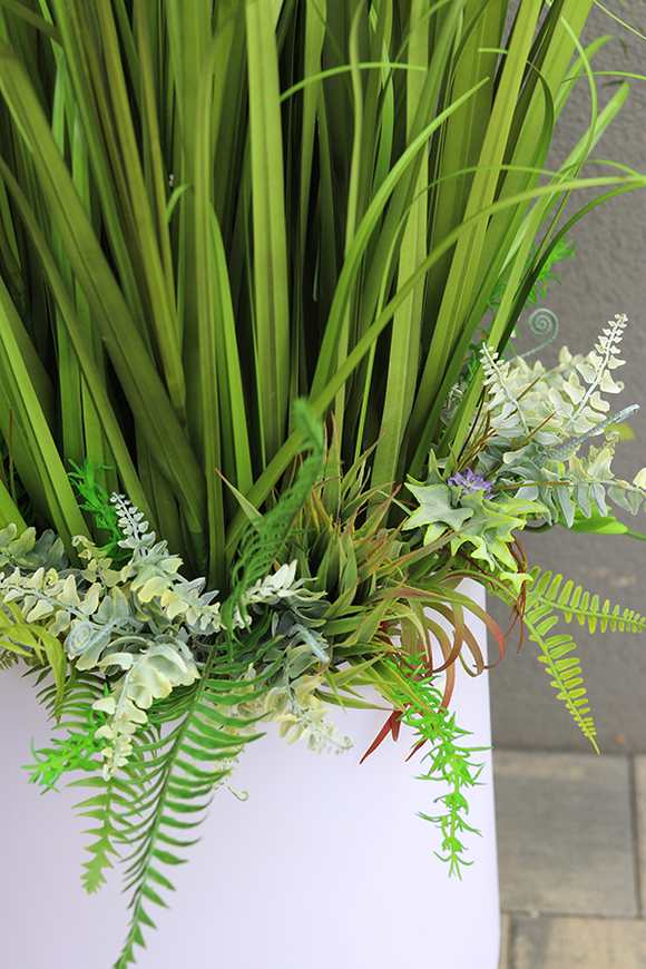 Presalio Grande, sztuczna trawa w podświetlanej donicy, wys.144cm 