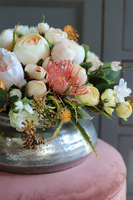 Brzoskwiniowa Veroni, kompozycja kwiatowa w naczyniu, wys.25cm