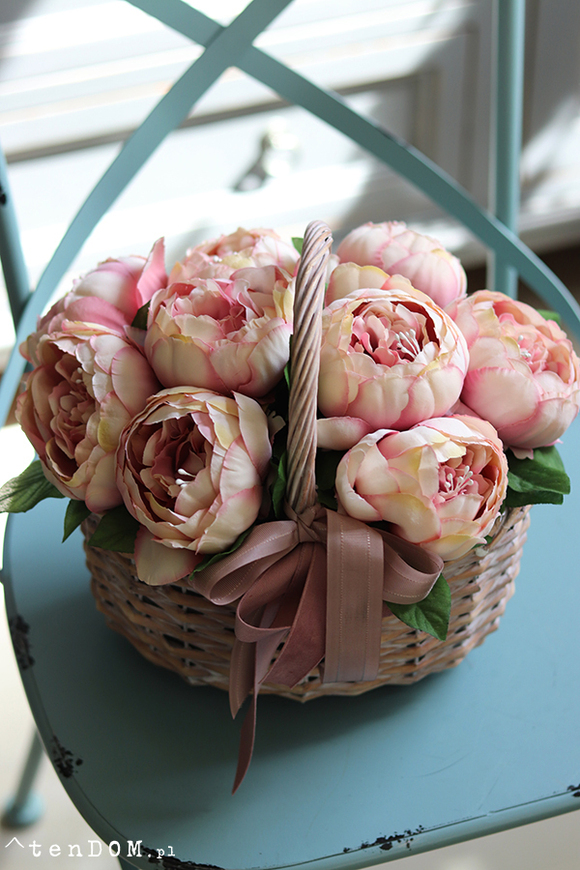 kosz pełen piwonii, Reliana, wym. 27x28x25cm