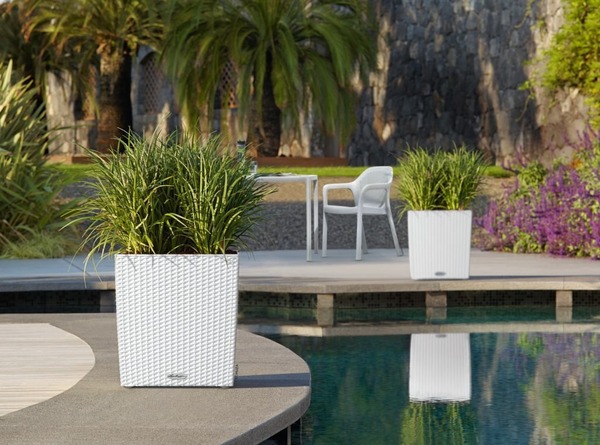 Cube Cottage, elegancka donica z nawadnianiem, biała, wym.40x40cm