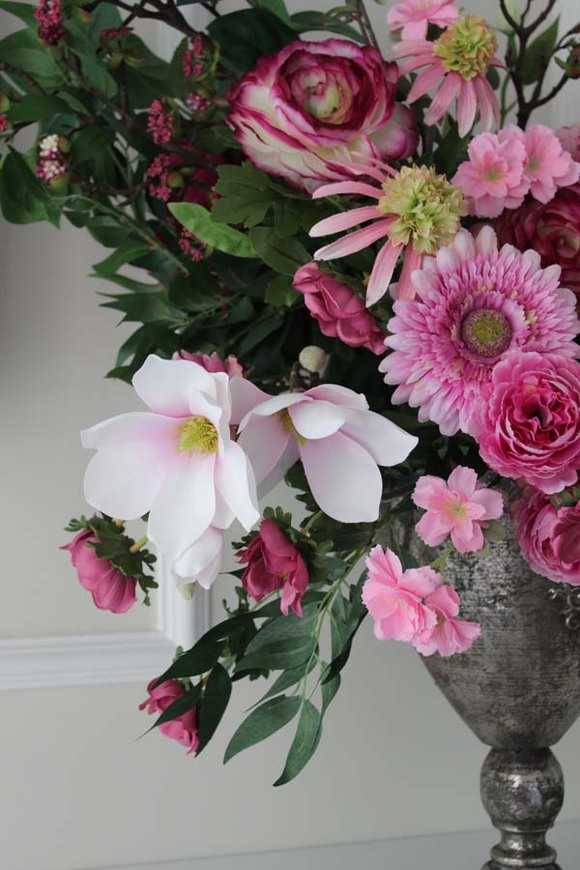 duża kompozycja Carolina w srebrnym metalowym pucharze, wys.75cm 