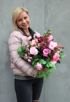 bardzo atrakcyjna kompozycja kwiatowa / bukiet Malaga, wys.38cm