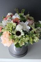 Bethany, kompozycja kwiatowa, flowerbox, wys.36cm