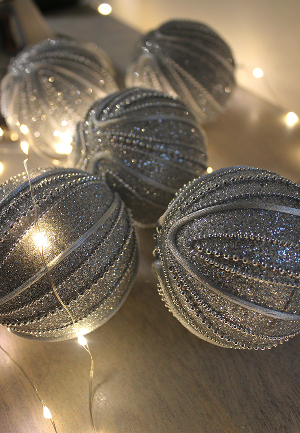 błyszczące srebrne bombki Silver Biel, śr 7.5cm, kpl.6szt.