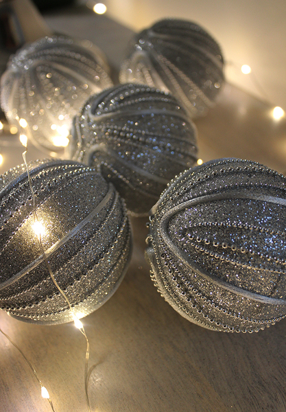 błyszczące srebrne bombki Silver Biel, śr 7.5cm, kpl.6szt.