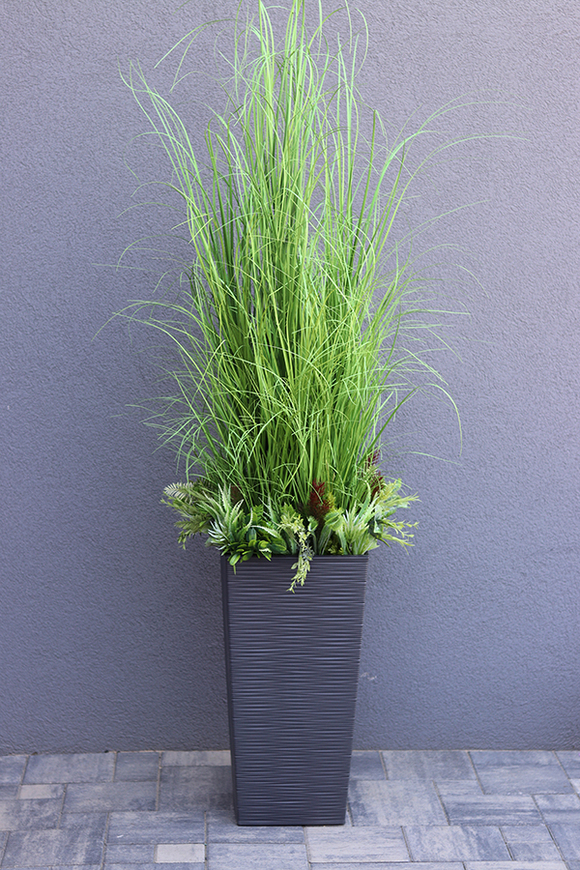 Anna Modern Grey, kompozycja z traw w dłutowanej donicy, wys.160cm 