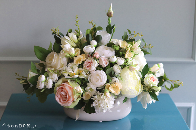 Arroyo 2, bogata kompozycja kwiatowa na stół, wym.30x50cm