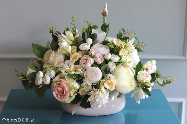 Arroyo 2, bogata kompozycja kwiatowa na stół, wym.30x50cm