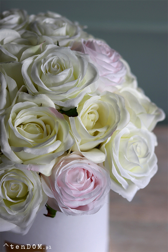 bogaty flowerbox z różami, Szampańska Elegancja 2, wys.38cm