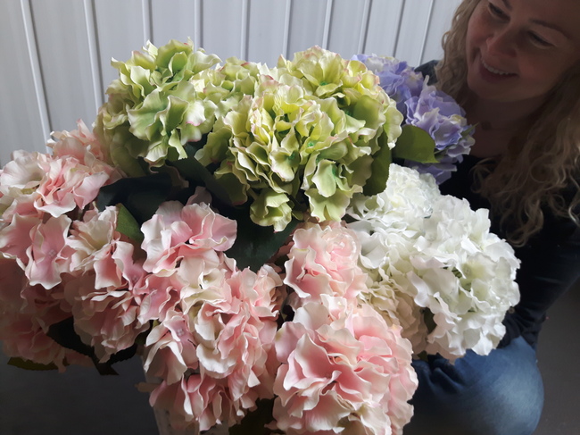 bogaty kosz ze szlachetnymi hortensjami Pastel Ocean 65x60cm 