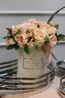 beżowy welurowy flowerbox z różami, Velvetia, wys. 29cm 