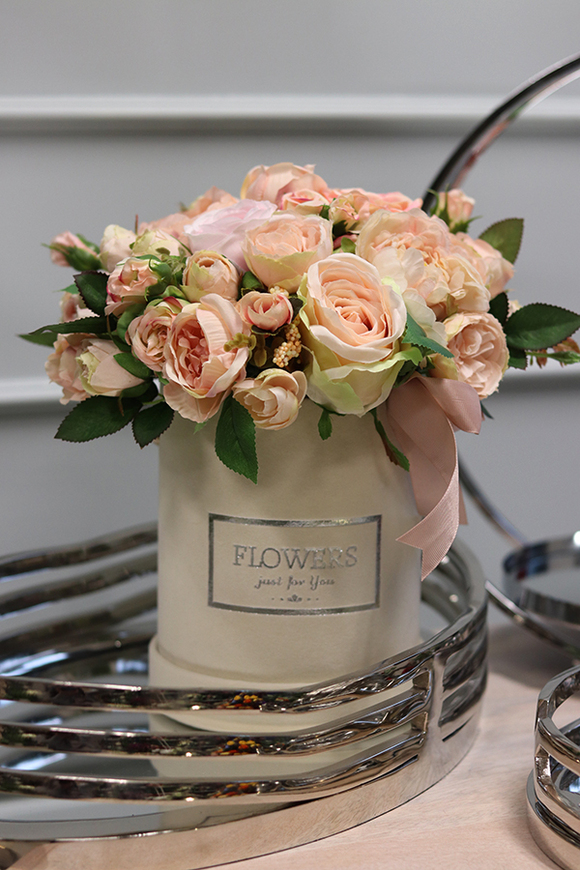 beżowy welurowy flowerbox z różami, Velvetia, wys. 29cm 