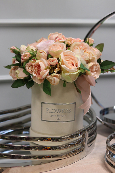 beżowy welurowy flowerbox z różami, Velvetia, wys. 29cm 