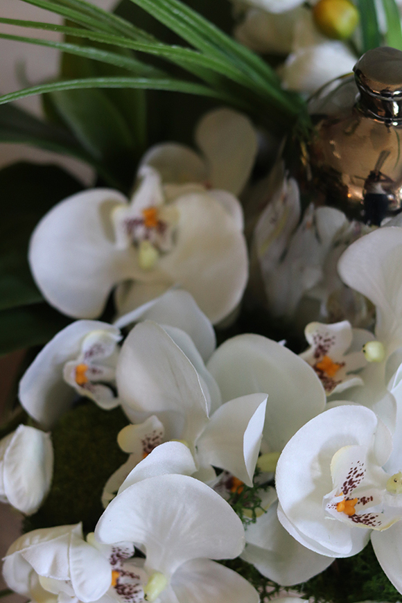 Dekoria Pear 2, storczyk kompozycja kwiatowa w srebrnym naczyniu, wym.29x37cm 