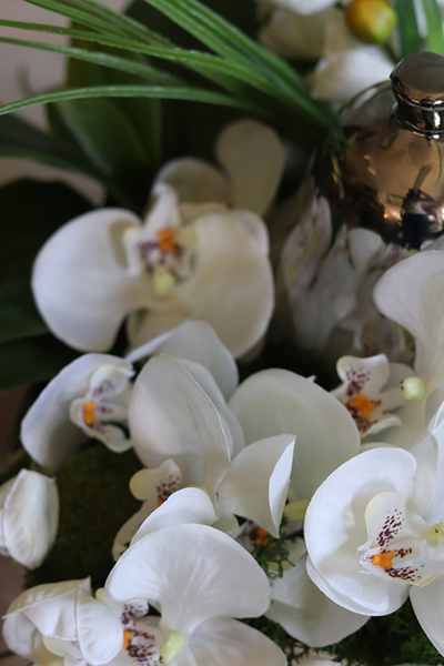 Dekoria Pear 2, storczyk kompozycja kwiatowa w srebrnym naczyniu, wym.29x37cm 