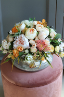 Brzoskwiniowa Veroni, kompozycja kwiatowa w naczyniu, wys.25cm