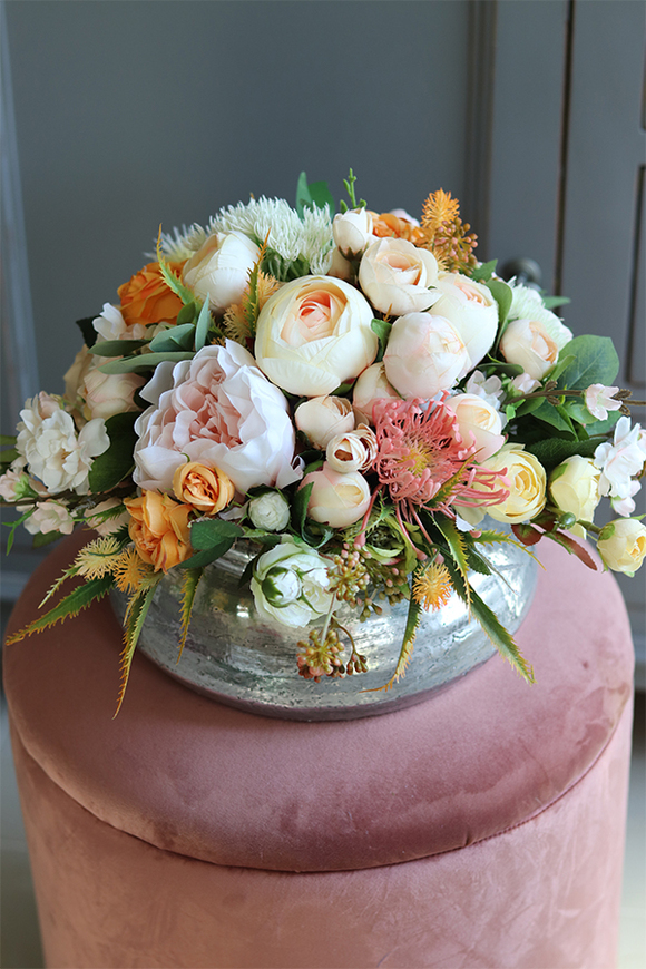 Brzoskwiniowa Veroni, kompozycja kwiatowa w naczyniu, wys.25cm