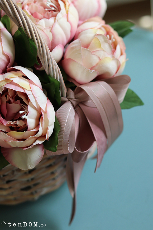 kosz pełen piwonii, Reliana, wym. 27x28x25cm