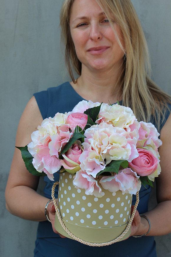 Róże&Groszki kompozycja kwiatowa / bukiet flowerbox, wys.26cm