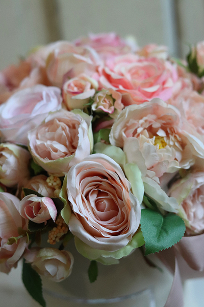 beżowy welurowy flowerbox z różami, Velvetia, wys. 29cm 