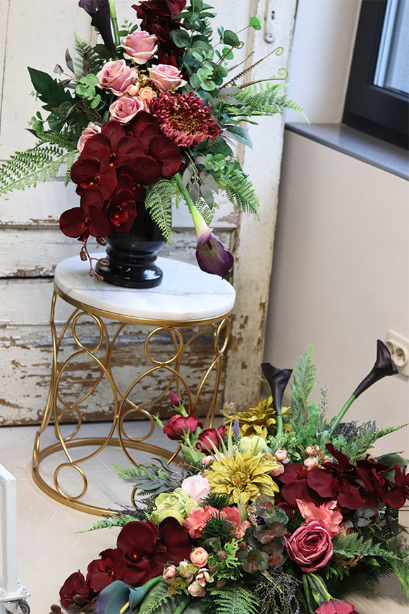 Isolda Colors, bukiet nagrobny z kallą i orchideą, wys.60cm