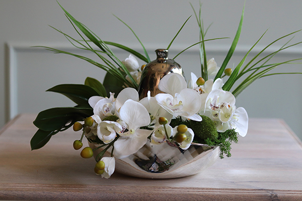 Dekoria Pear 2, storczyk kompozycja kwiatowa w srebrnym naczyniu, wym.29x37cm 