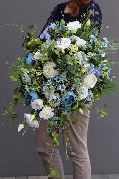 kompozycja / wiązanka nagrobna w gąbce do donicy, Niebieska Poświata, dł.65cm