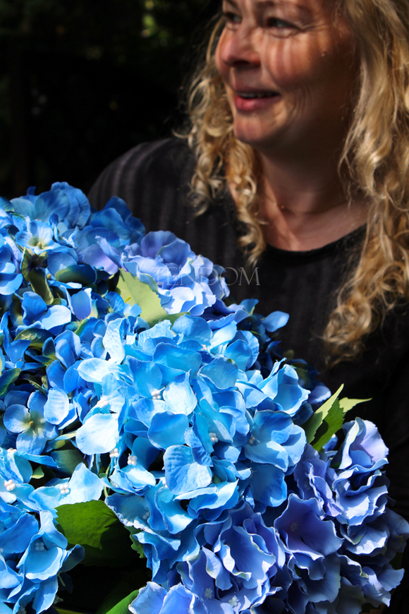 elegancka kompozycja kwiatowa / bukiet Hydrangea wys.40cm, dł.70cm
