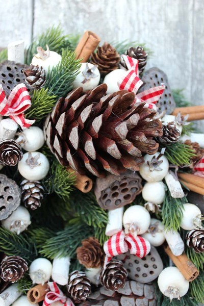 elegancka świąteczny wianek na drzwi, Szyszki z Lasu, śr.27cm