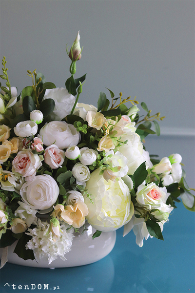 Arroyo 2, bogata kompozycja kwiatowa na stół, wym.30x50cm