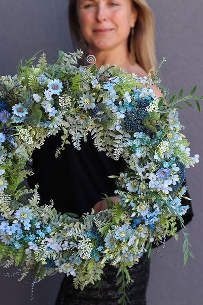 atrakcyjny wianek na Twoje drzwi, Manfredo Blue, śr.45cm  