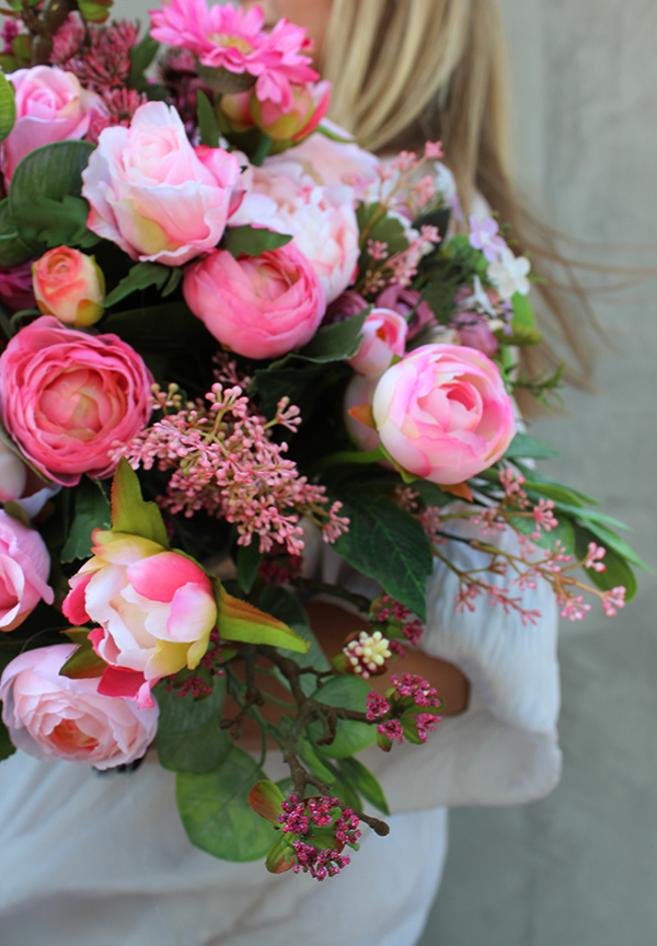 bardzo atrakcyjna kompozycja kwiatowa / bukiet Malaga, wys.38cm